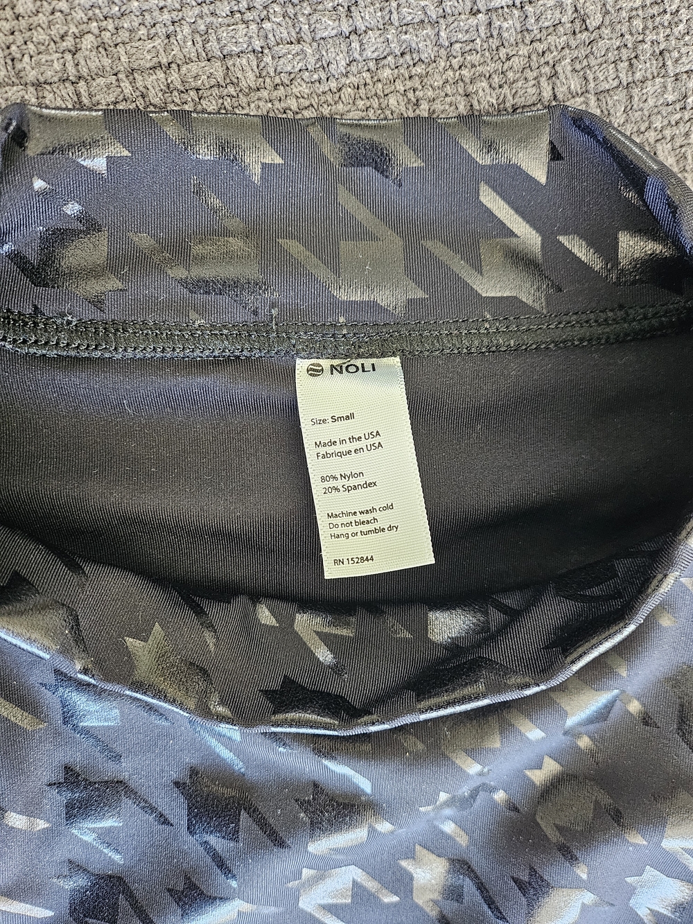 Noli Black Glossy Houndstooth Crop Top - Picture 2 of 3